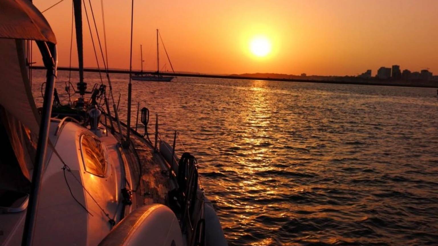 Sunset Luxury Sailing Tour - Vilamoura 2.5h