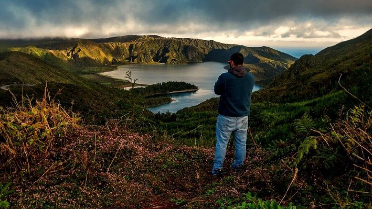 Van tour to Lagoa do Fogo - Half Day