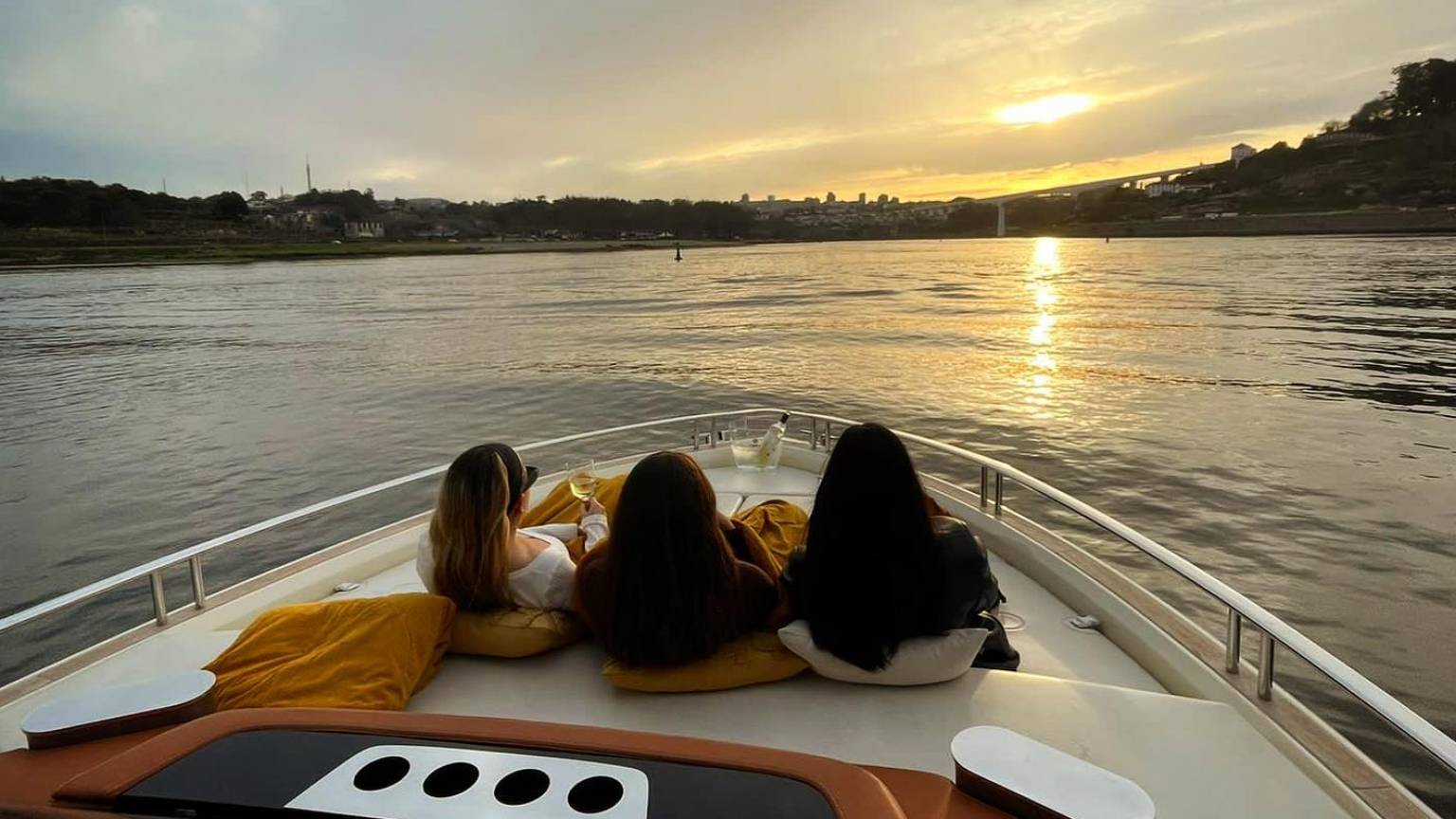 Sunset Luxury Boat Tour 2H